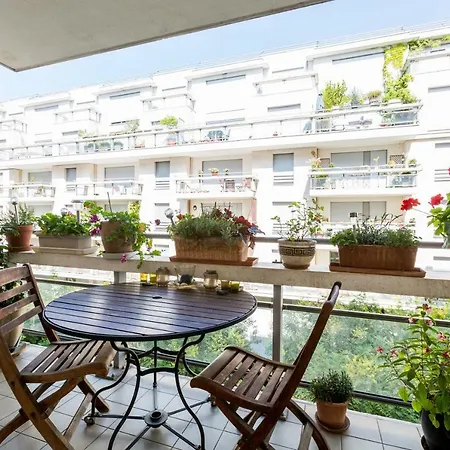 Veeve - A Balcony In Beaugrenelle Apartment