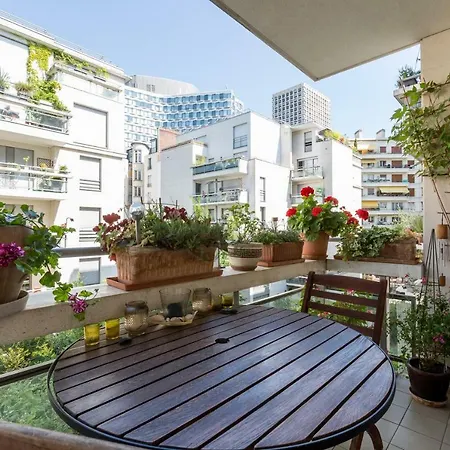 Veeve - A Balcony In Beaugrenelle